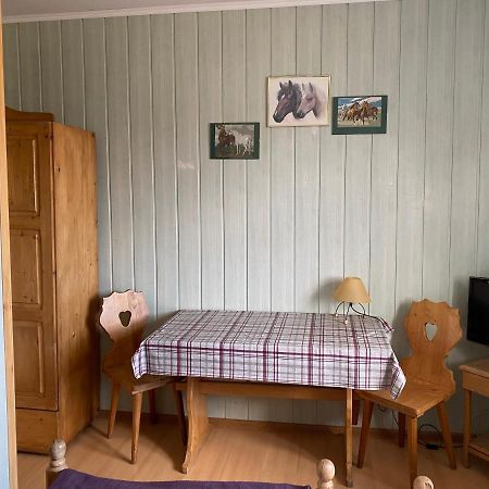 Osrodek Jezdziecki Bronkow Bed & Breakfast Exterior foto