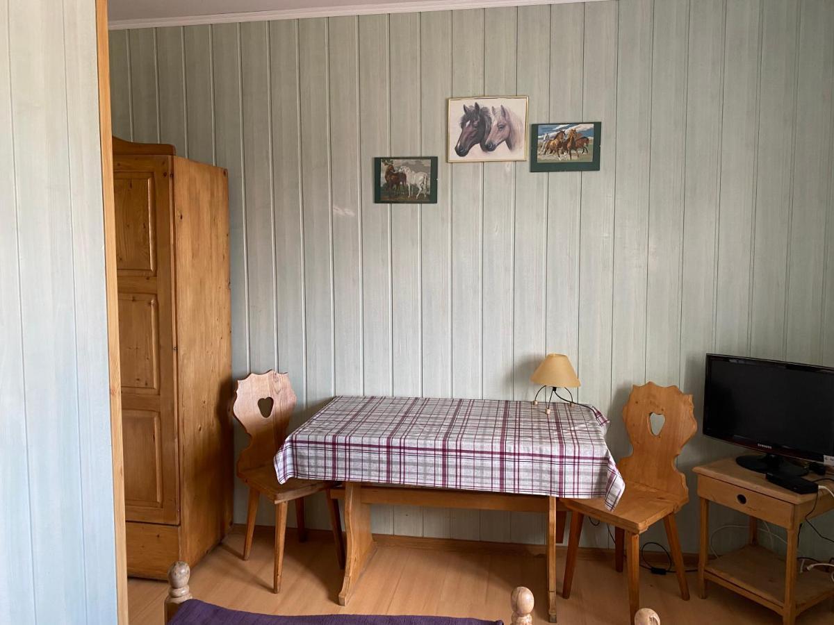 Osrodek Jezdziecki Bronkow Bed & Breakfast Exterior foto